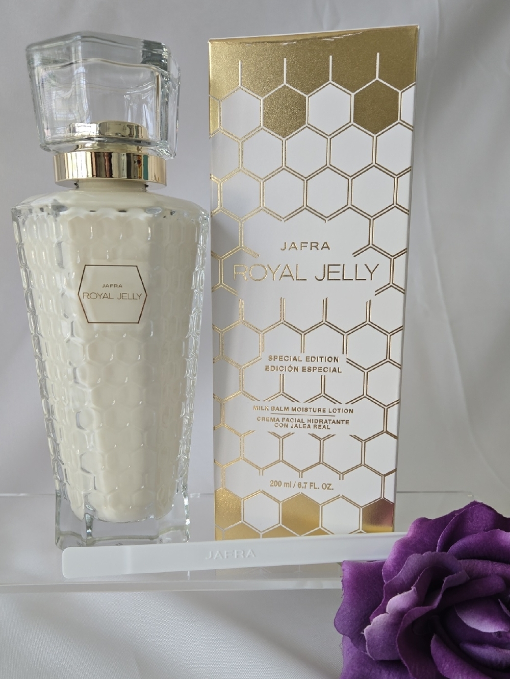 JAFRA Royal Jelly Moisture Lotion – Limited Edition Glass Bottle 6.7 oz